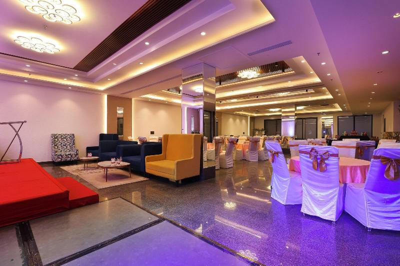 Opo Hotel Iffco Chowk image