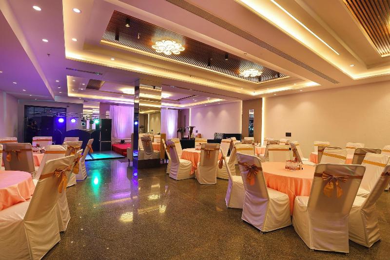 Opo Hotel Iffco Chowk image