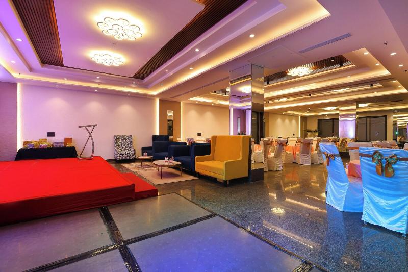 Opo Hotel Iffco Chowk image