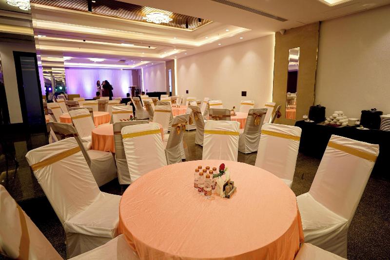 Opo Hotel Iffco Chowk image