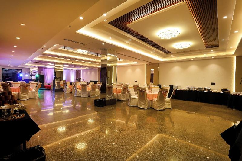 Opo Hotel Iffco Chowk image