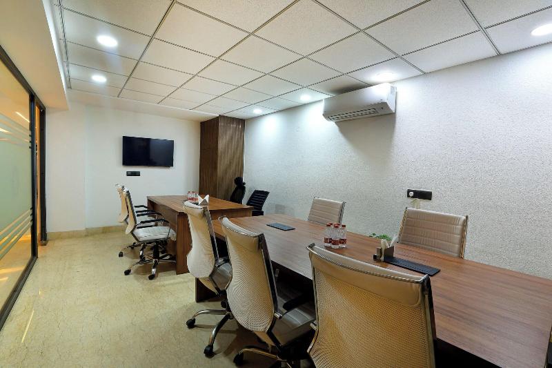 Opo Hotel Iffco Chowk image
