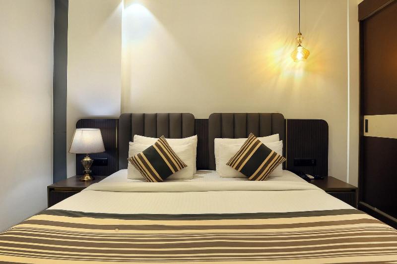 Opo Hotel Iffco Chowk image