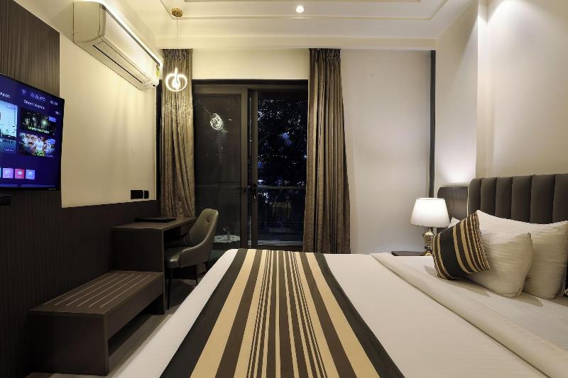 Opo Hotel Iffco Chowk image