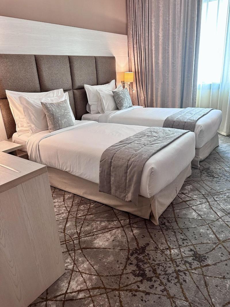 2h Hotel image