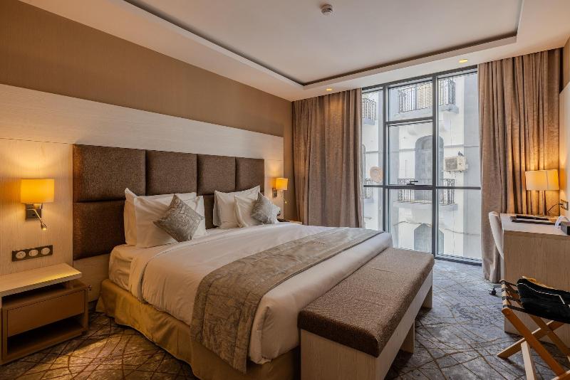 2h Hotel image