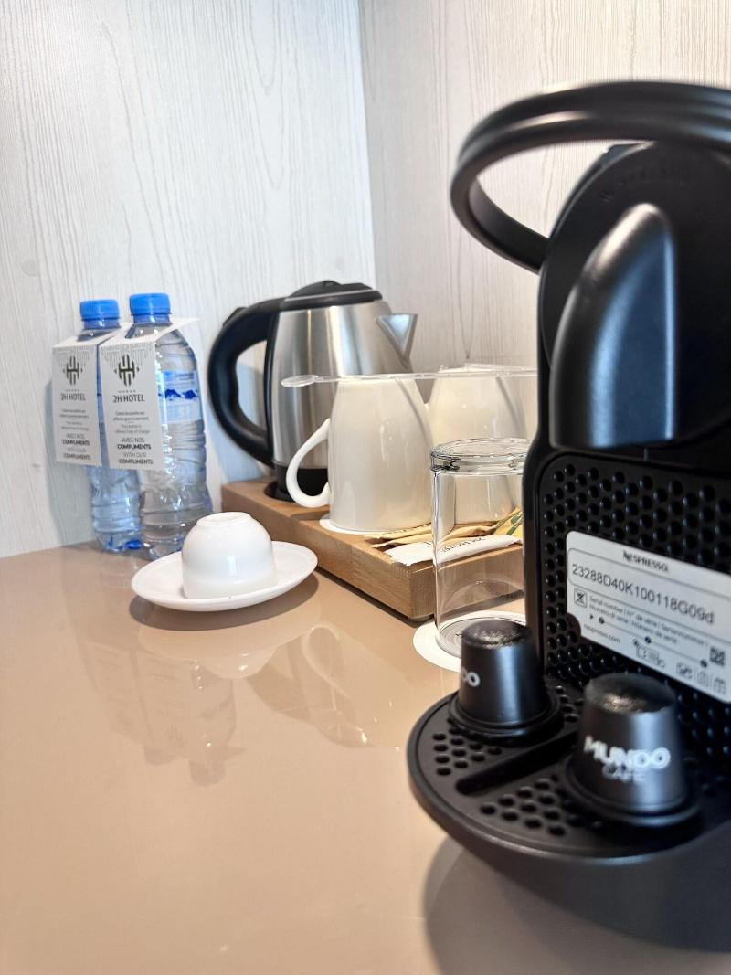 2h Hotel image