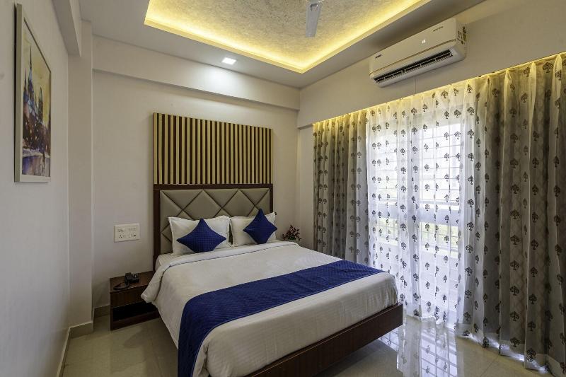 Staybird Divine Suites Business Hotel image
