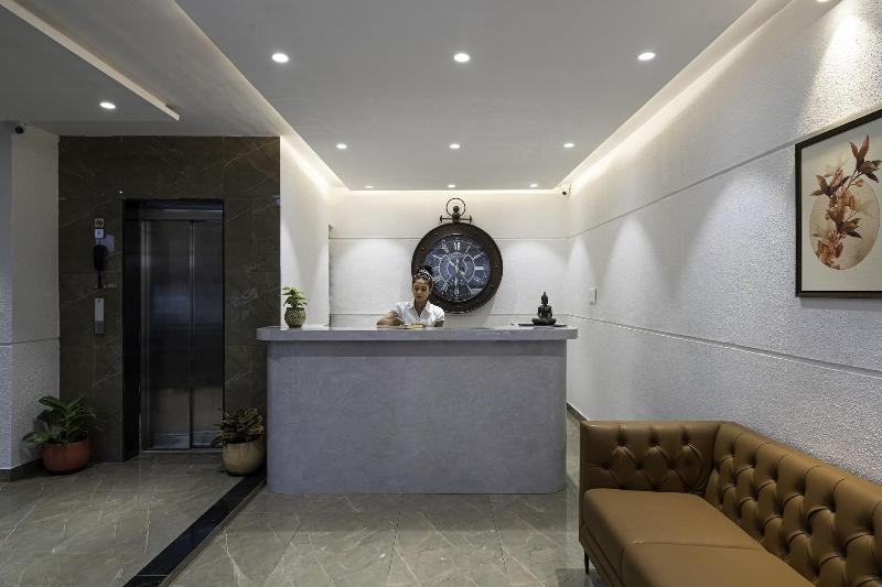 Staybird Divine Suites Business Hotel image