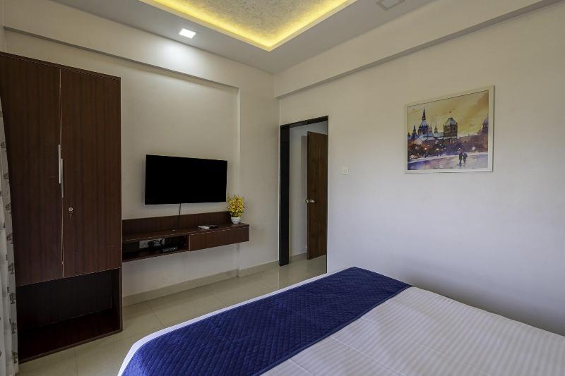 Staybird Divine Suites Business Hotel image