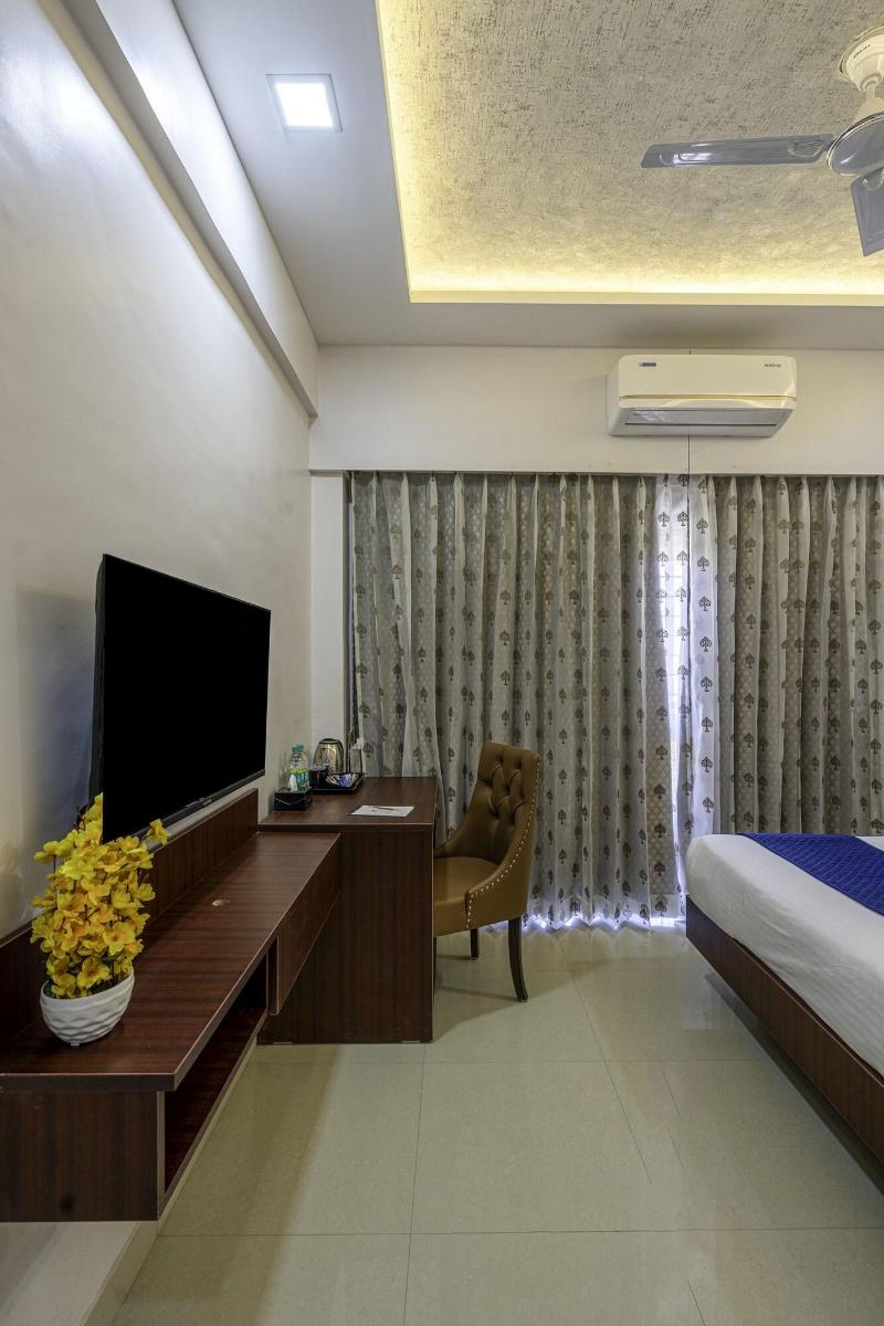 Staybird Divine Suites Business Hotel image