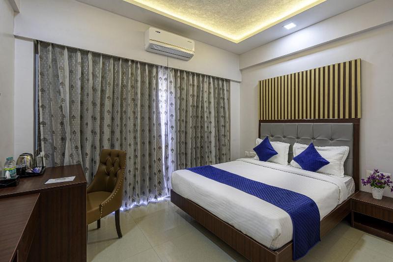 Staybird Divine Suites Business Hotel image