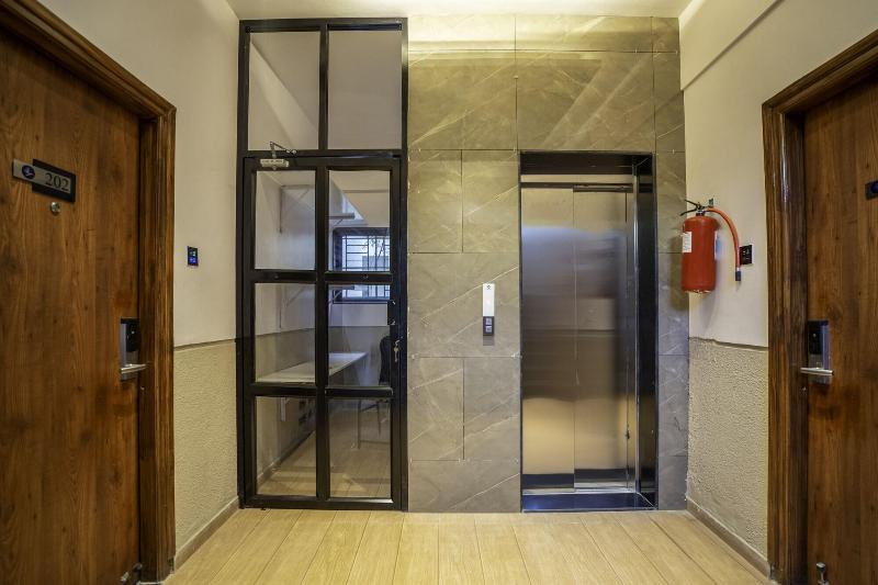 Staybird Divine Suites Business Hotel image
