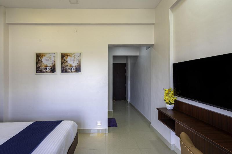 Staybird Divine Suites Business Hotel image