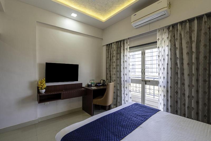 Staybird Divine Suites Business Hotel image