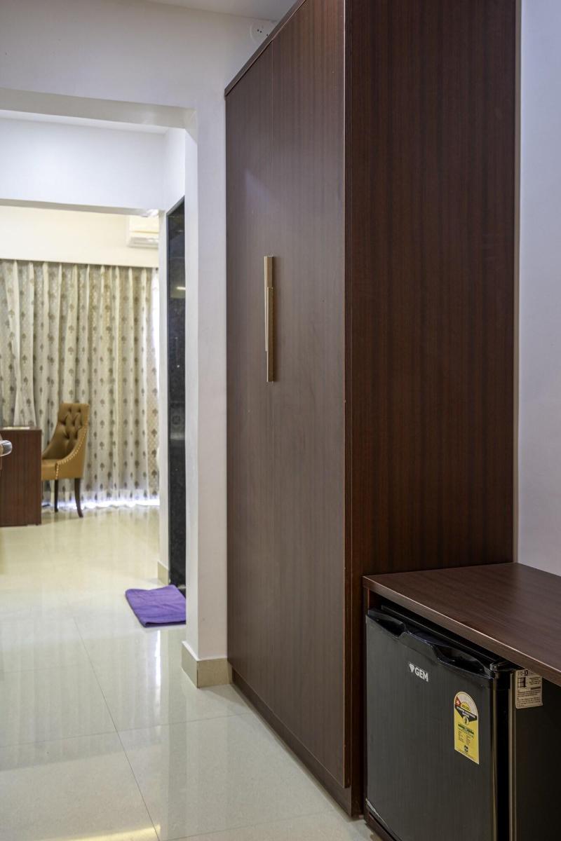 Staybird Divine Suites Business Hotel image
