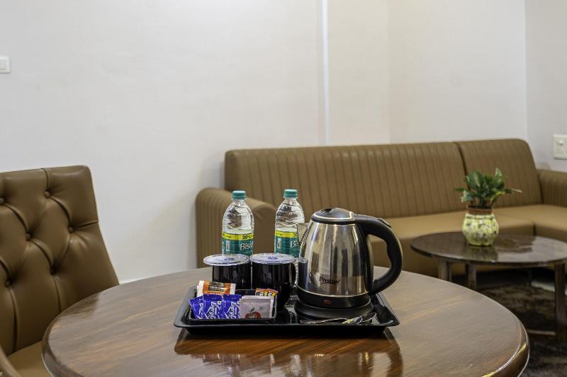 Staybird Divine Suites Business Hotel image