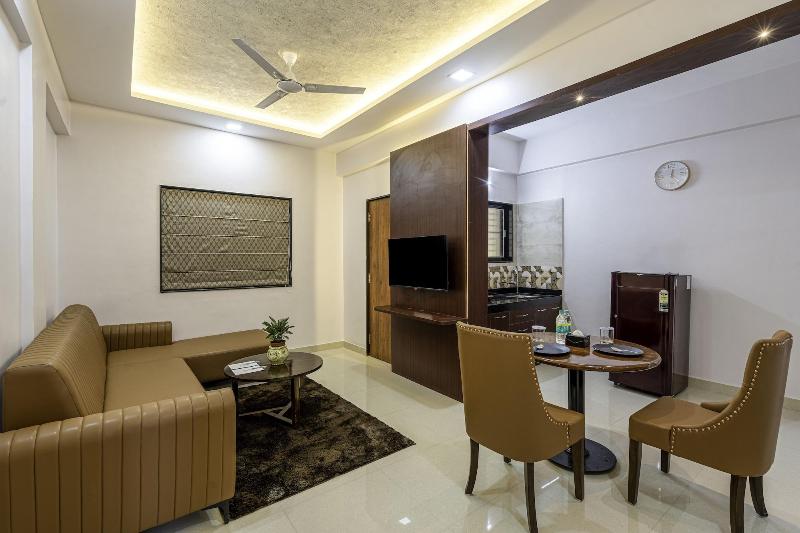 Staybird Divine Suites Business Hotel image