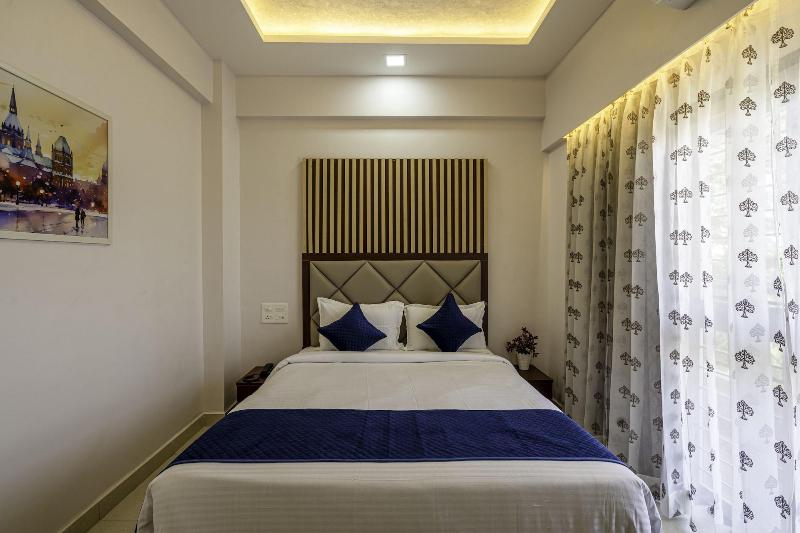 Staybird Divine Suites Business Hotel image