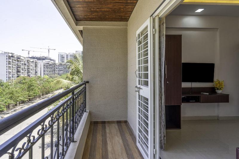 Staybird Divine Suites Business Hotel image