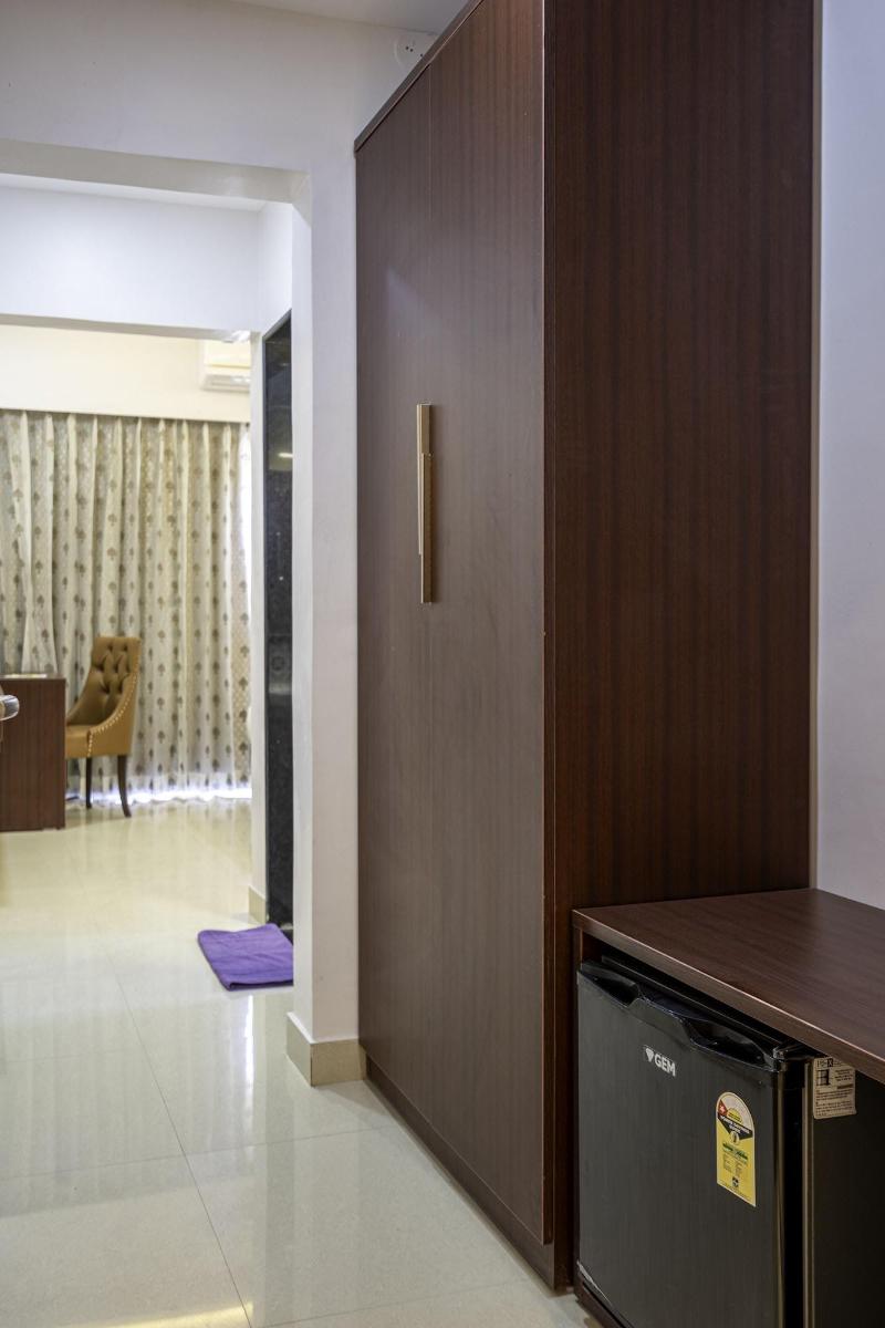 Staybird Divine Suites Business Hotel image