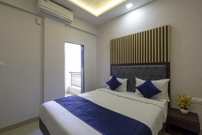 Staybird Divine Suites Business Hotel image