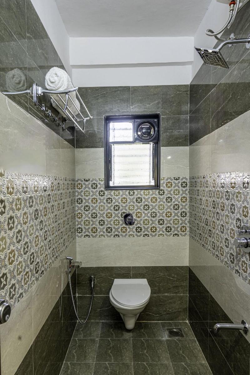 Staybird Divine Suites Business Hotel image