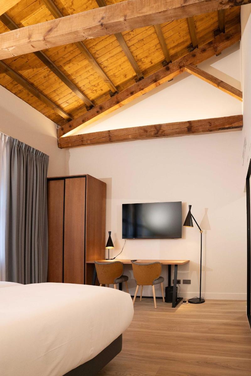 Prisma Suites image