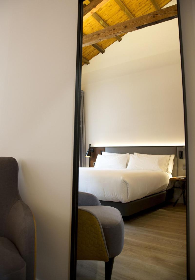 Prisma Suites image