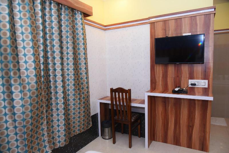 Hotel Royal Inn image