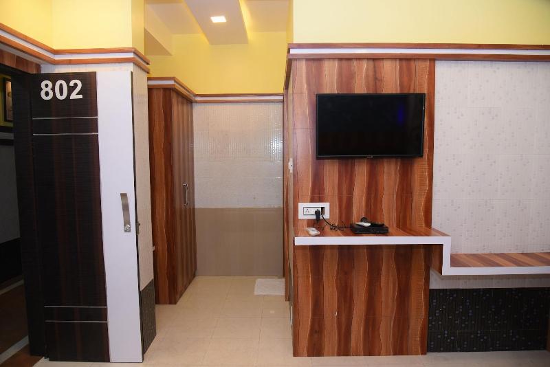 Hotel Royal Inn image