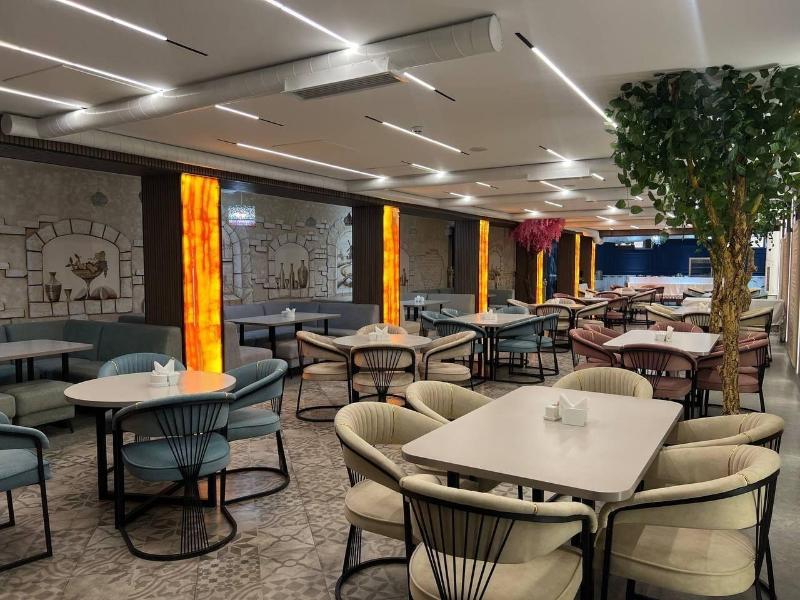 Ideal Hotel image