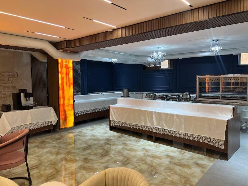 Ideal Hotel image