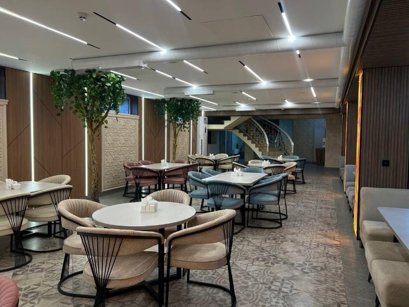 Ideal Hotel image