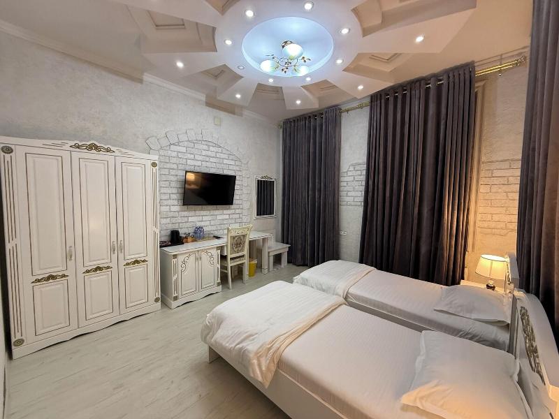 Ideal Hotel image