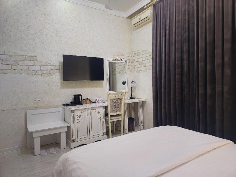 Ideal Hotel image