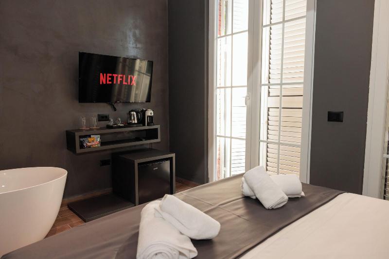 JUNIOR SUITE CITY VIEW KING BED