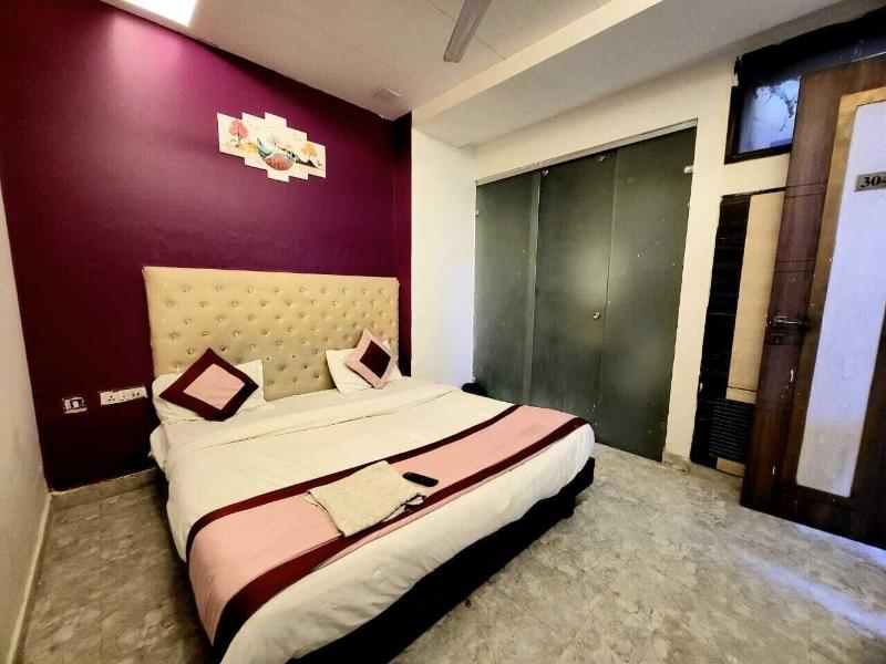 Hotel Season Grand Couple Friendly Pitampura image