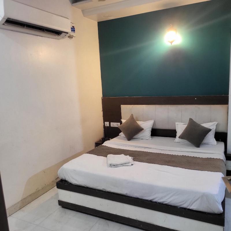 Hotel Season Grand Couple Friendly Pitampura image