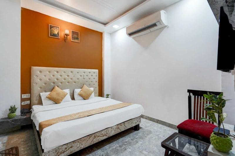 Hotel Season Grand Couple Friendly Pitampura image