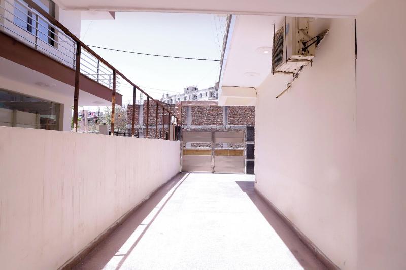 Hotel Admire Inn Noida Sector 50 image