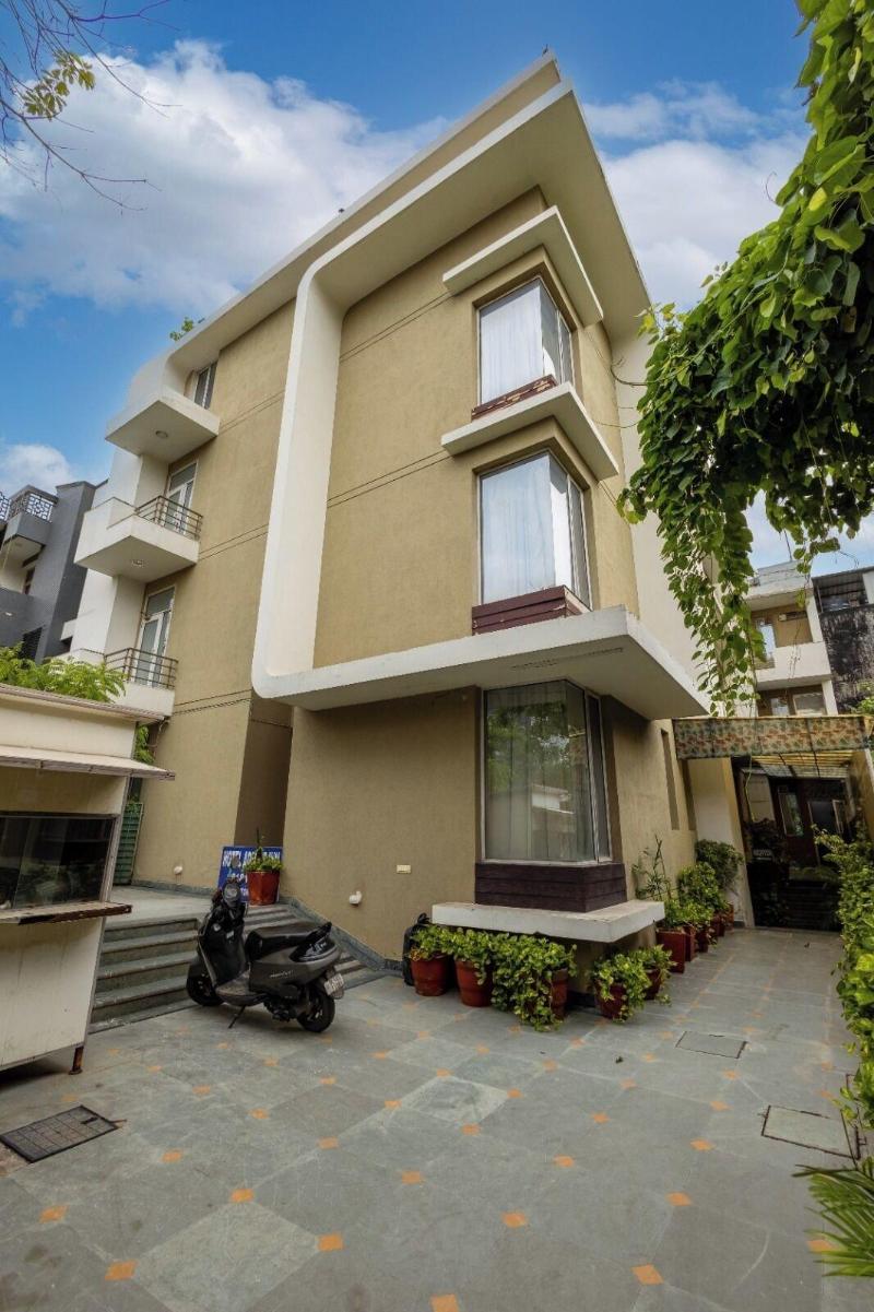 Hotel Admire Inn Noida Sector 50 image