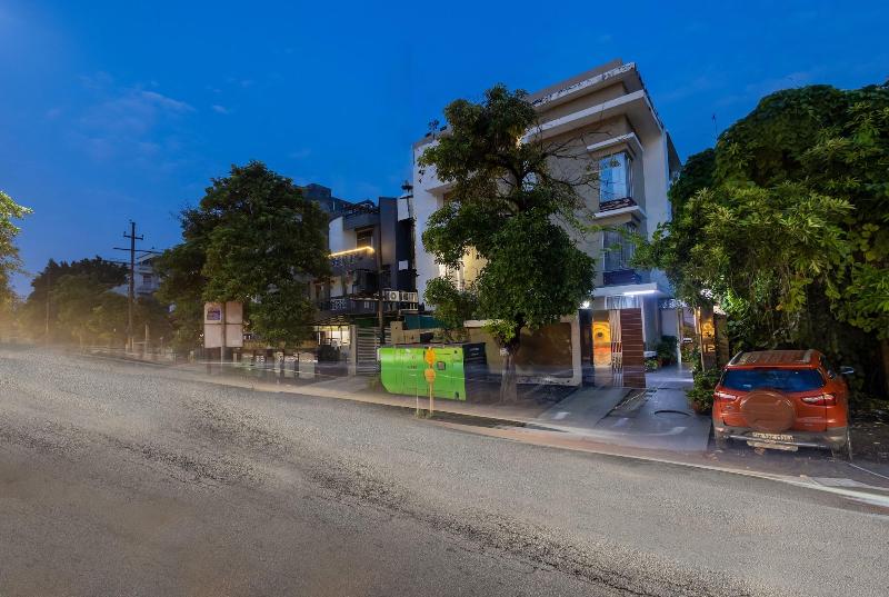 Hotel Admire Inn Noida Sector 50 image