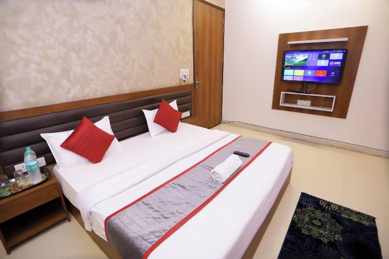 Hotel Admire Inn Noida Sector 50 image
