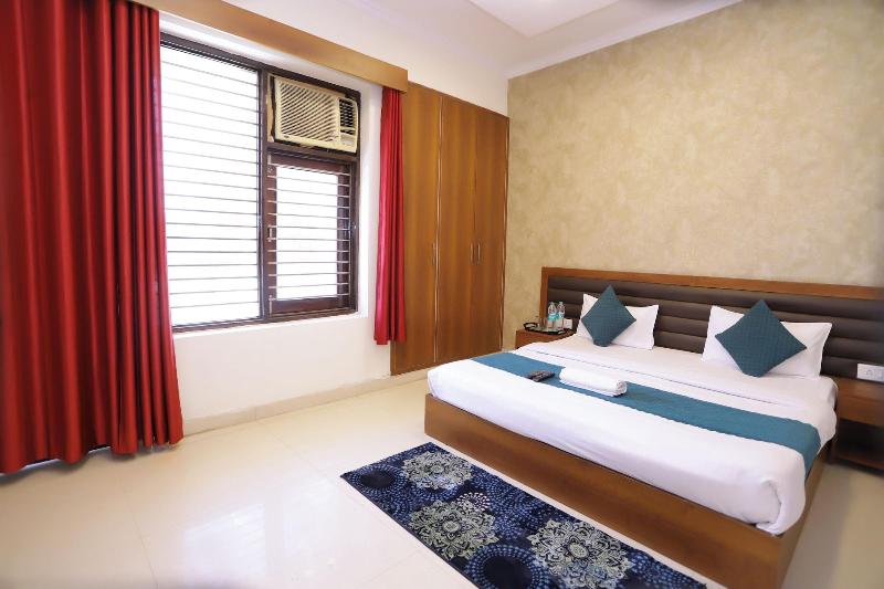 Hotel Admire Inn Noida Sector 50 image