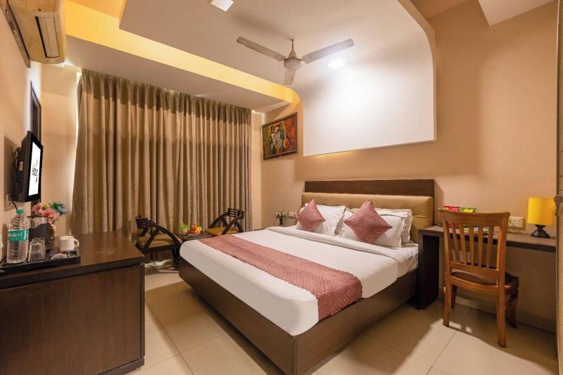 Hotel Admire Inn Noida Sector 50 image
