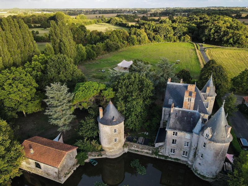 Cha Teau De La Preuille image
