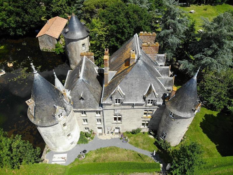 Cha Teau De La Preuille image