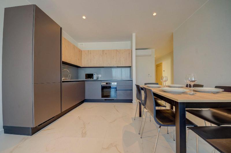 Mayfair By Premier Suites Mt