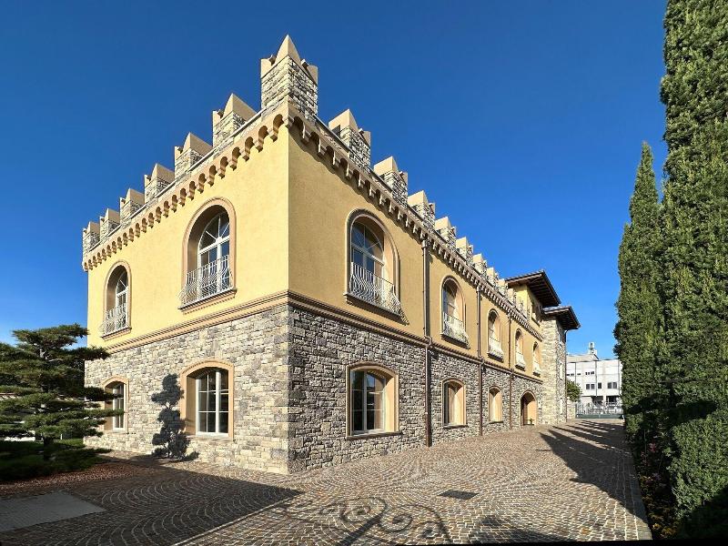 Il Codirosso A Il Castello Che Non Ca ™era image